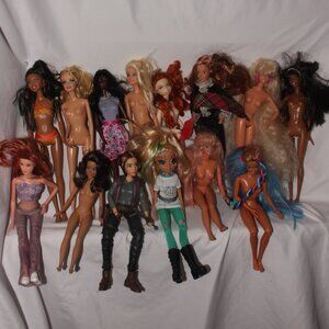 LOT B Pre-Owned Fashion Doll Bundle Lot for Play or OOAK